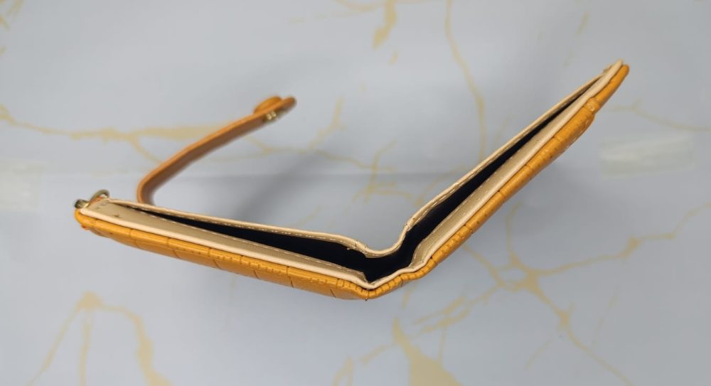 Cartera de mano pequena