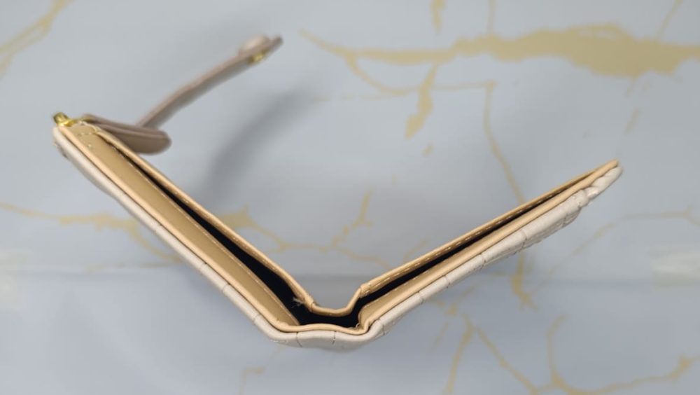 Cartera de mano pequena